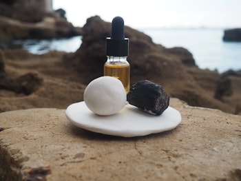 LOVE & STONES || RAW CERAMIC & CRYSTAL DIFFUSER