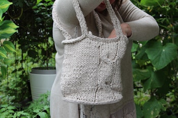 Beige Stickad Väska