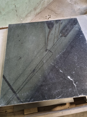 40: Granit-plattor-polerade- svart, ca 3,2m2