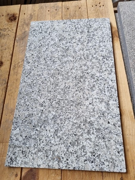 61: Granit-plattor-Bianco Sardo, ca 30m2