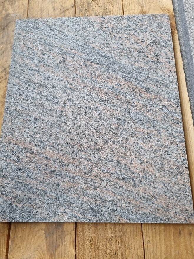 63: Granitplattor-Multicolor -grå/röd, ca 6,5m2