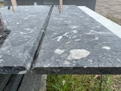B16: Agglo nero, Slipad, 15mm, 150,300,500 fallande, 10 m2, fasettslipade långkanter