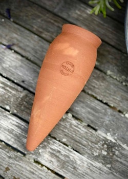 Bevattnings kon -terrakotta