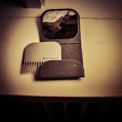 Beard comb in sandblasted steel in case with mirror