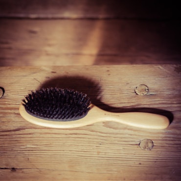 Hairbrush with pig bristles in oiled beech