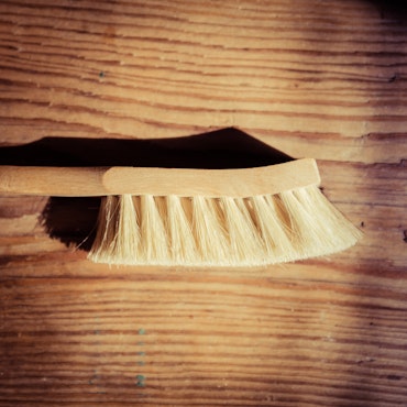 Dish brush in waxed birch and horsehair / fiber mixture