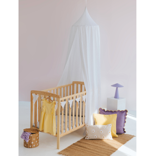 Babylove, Hvit sengehimmel i bomullsmusselin med lyslenke