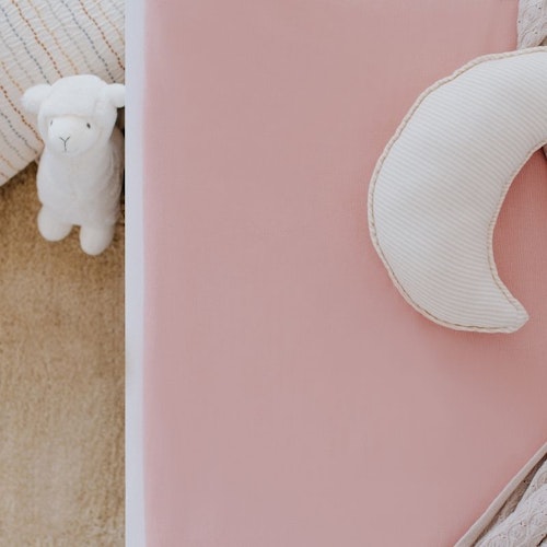 Babylove, Rosa laken, fasongsydd, 80x160 til juniorseng/barneseng