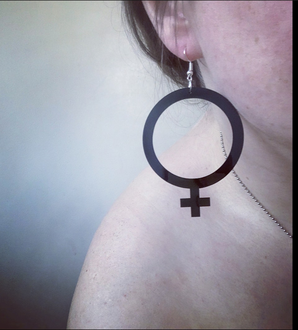Örhängen - stor kvinnosymbol