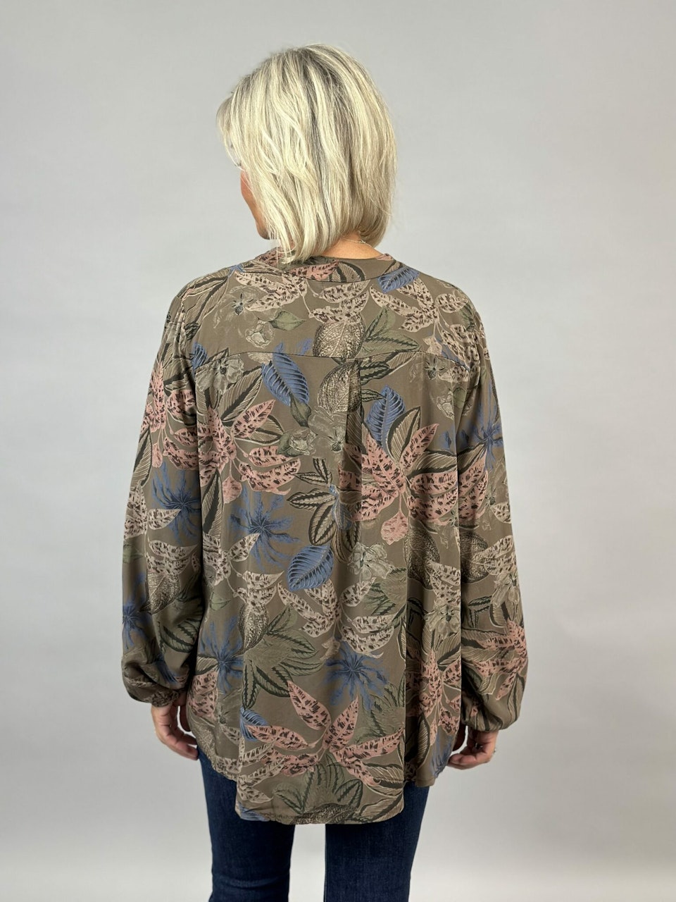 Blus: Alva