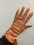 Handskar med mockakänsla