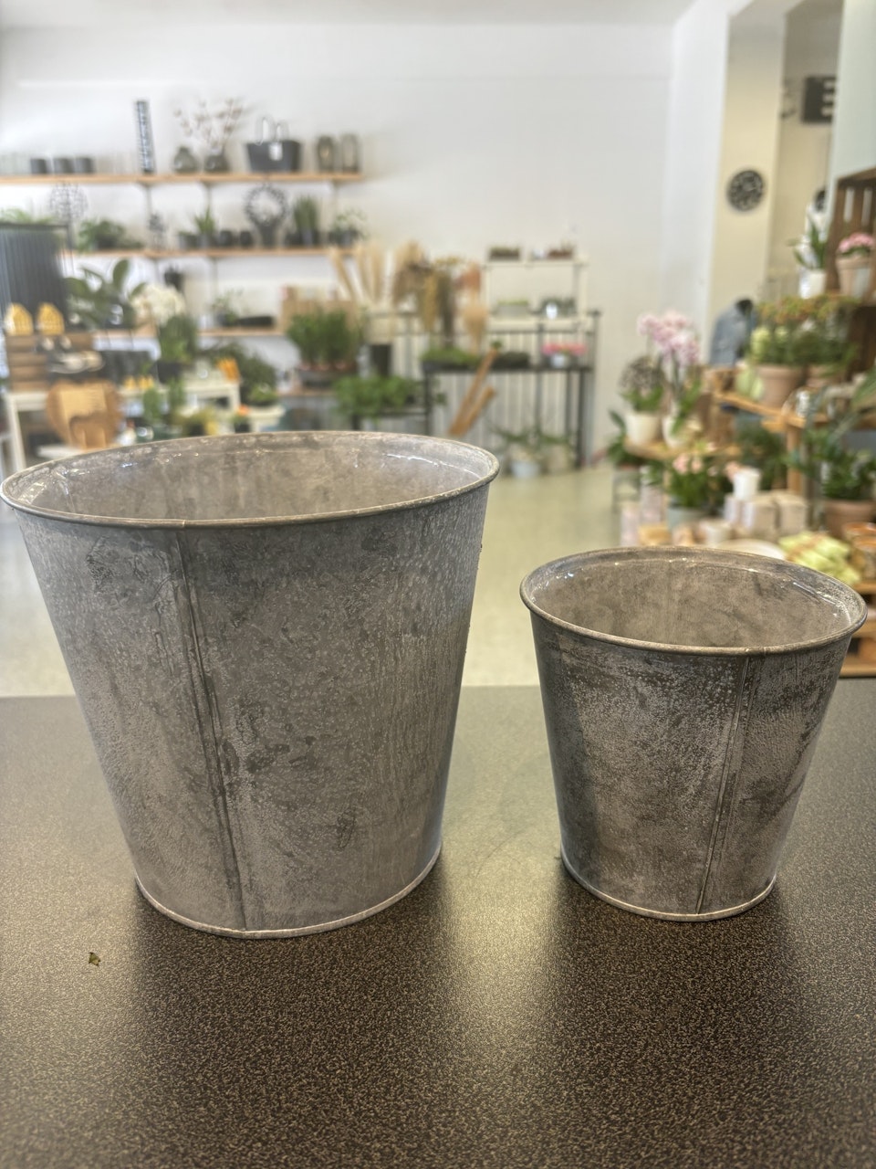 Plåtkruka med plast