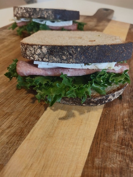 Grillmacka, surdegsbröd