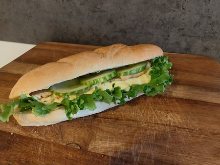 Baguette med skagenröra och ost
