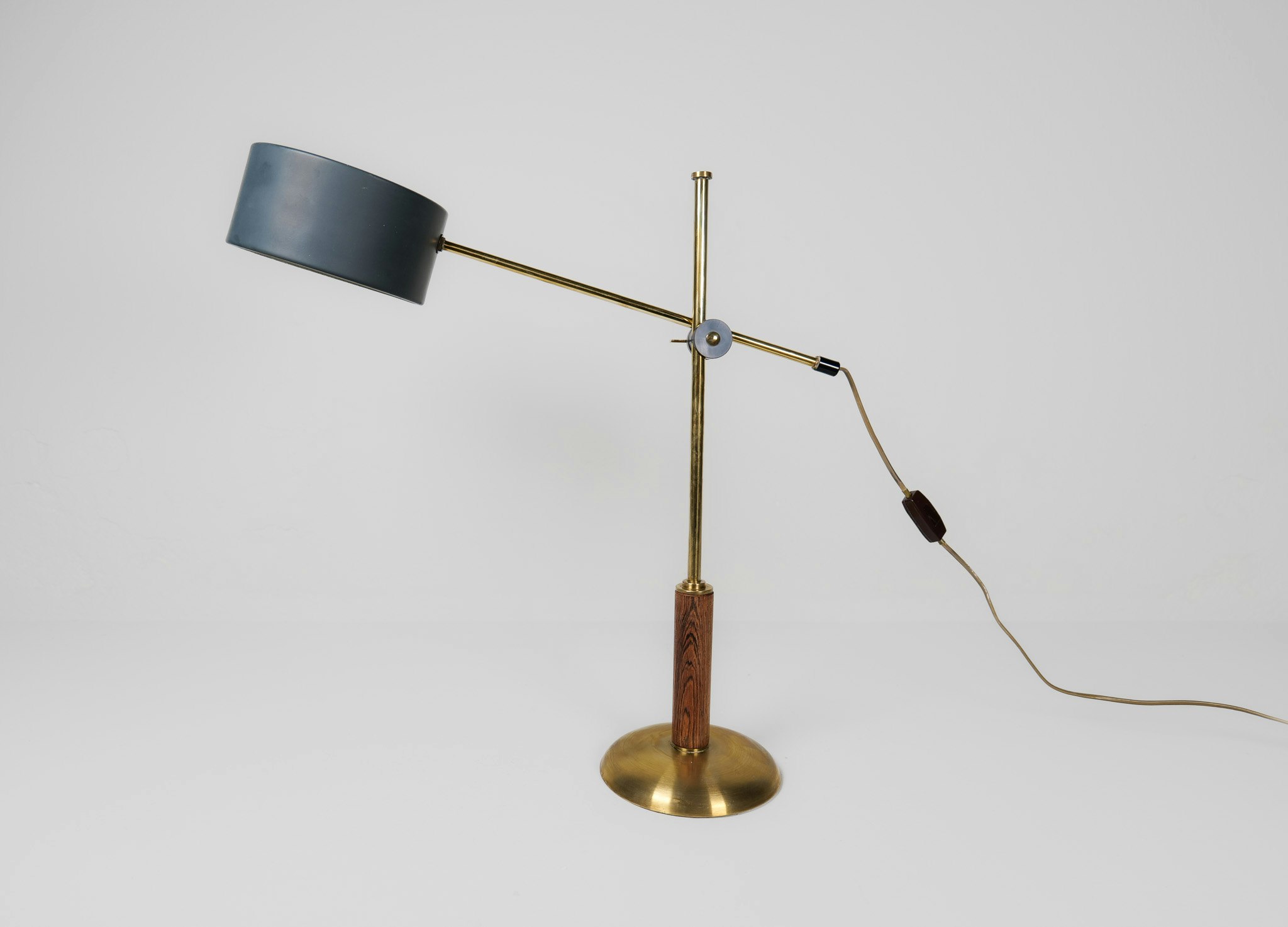 Midcentury Modern Rare Brass and Walnut Table Lamp by Einar Bäckström, Sweden