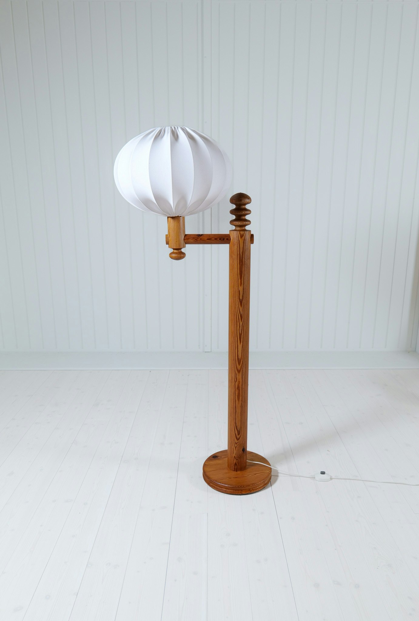 Scandinavian Modern Sculptural Floor Lamp in Pine Uno Kristiansson, Sweden 1970s