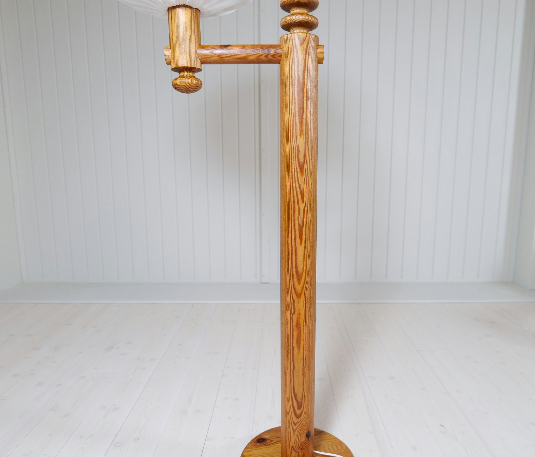 Scandinavian Modern Sculptural Floor Lamp in Pine Uno Kristiansson, Sweden 1970s