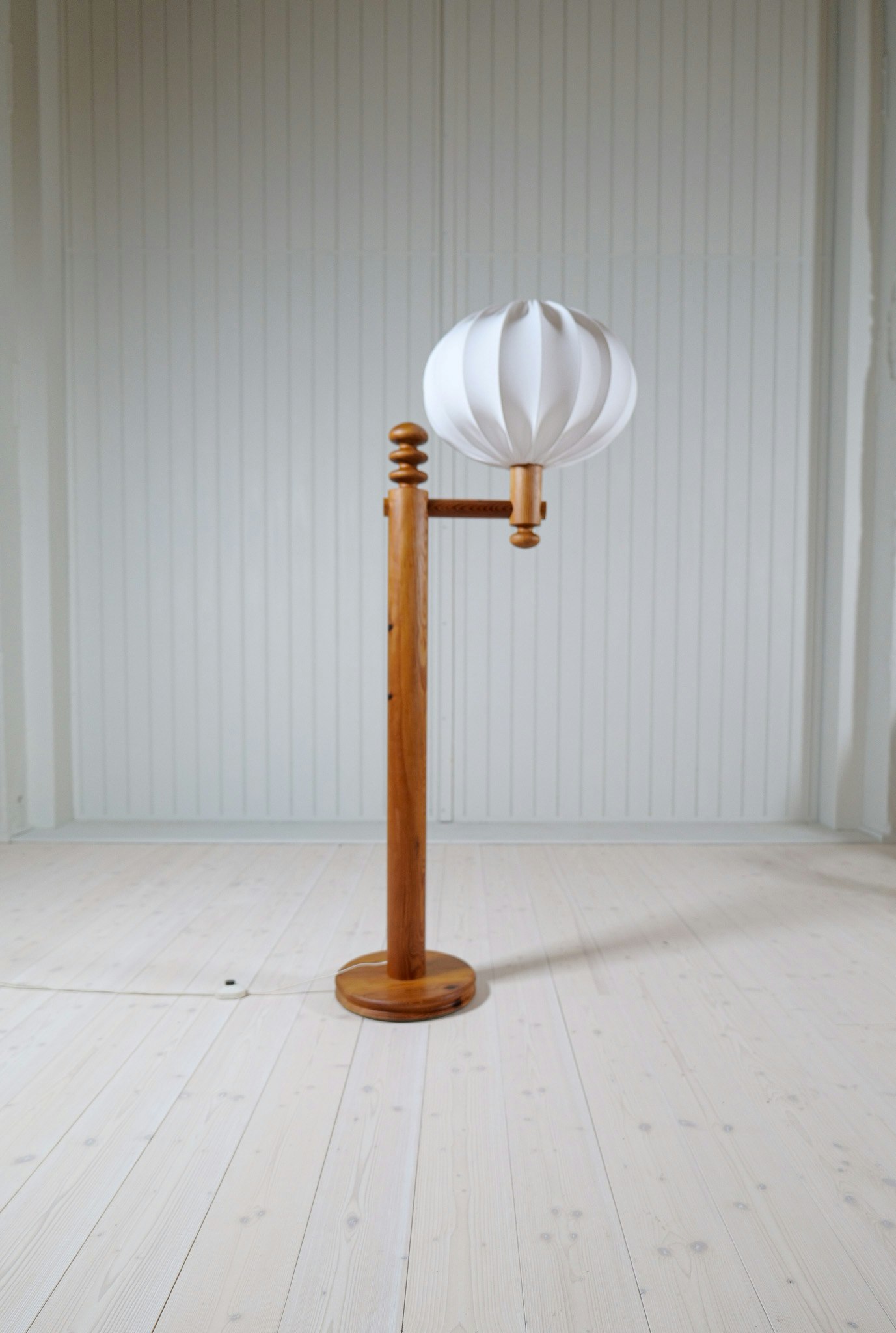 Scandinavian Modern Sculptural Floor Lamp in Pine Uno Kristiansson, Sweden 1970s