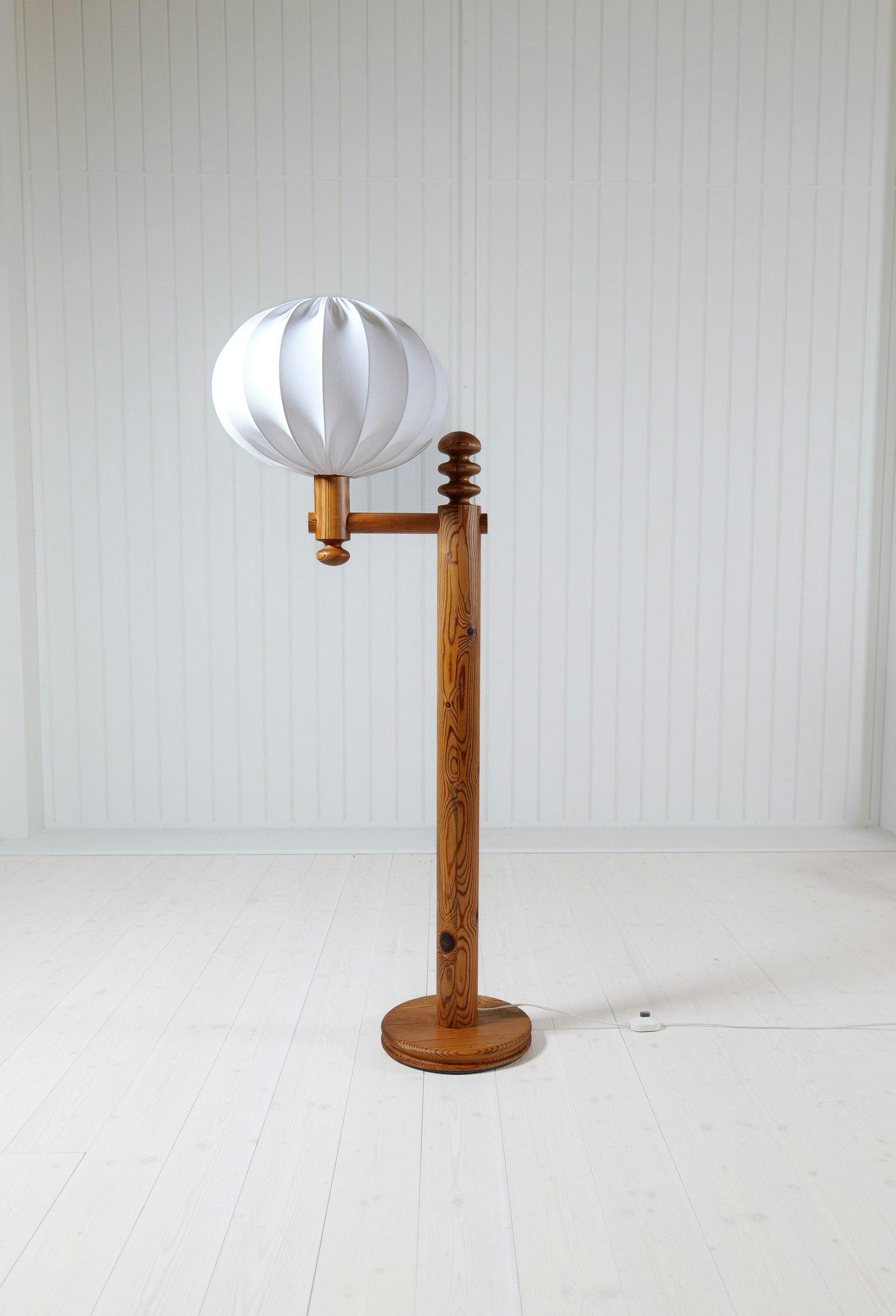 Scandinavian Modern Sculptural Floor Lamp in Pine Uno Kristiansson, Sweden 1970s