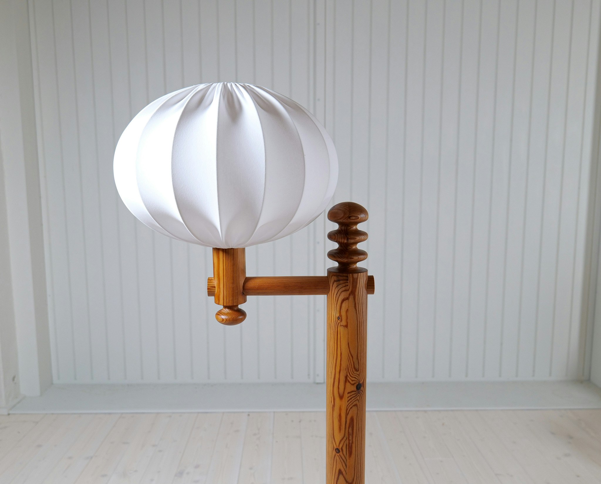 Scandinavian Modern Sculptural Floor Lamp in Pine Uno Kristiansson, Sweden 1970s