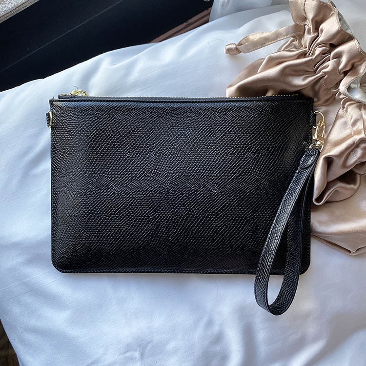 Snake pouch