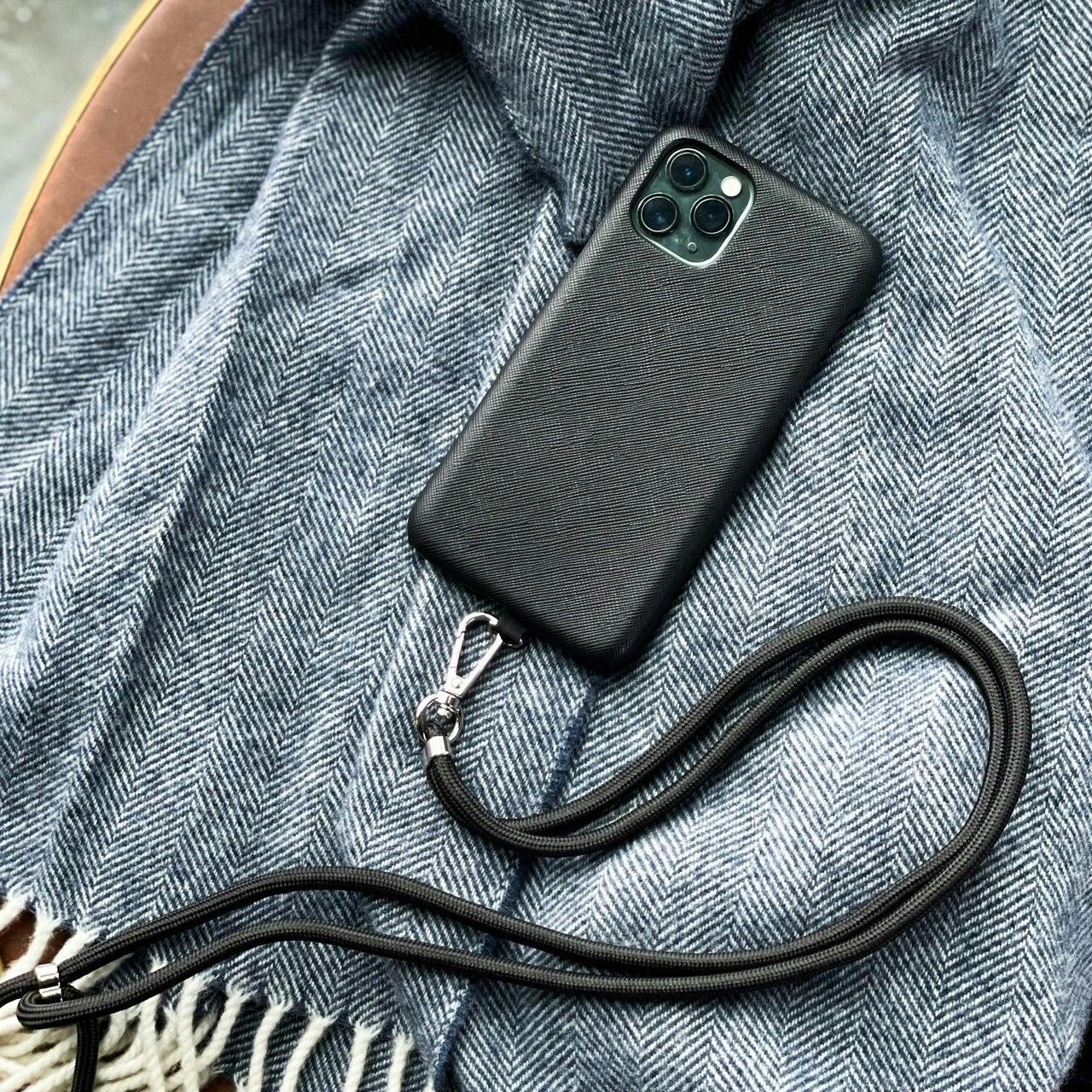 Phone strap- black