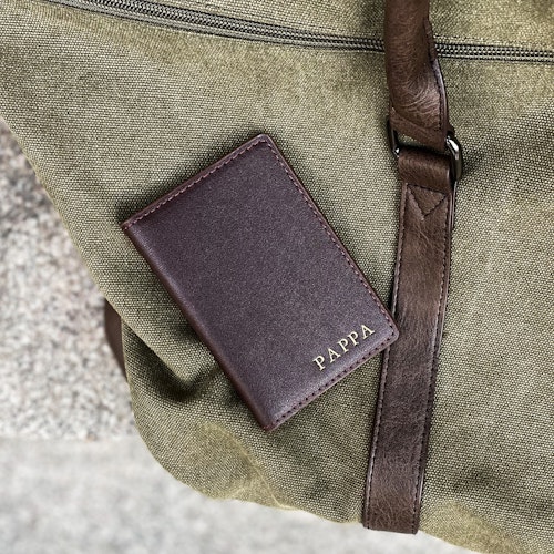 Mörkbrun plånbok (small) med gravyr