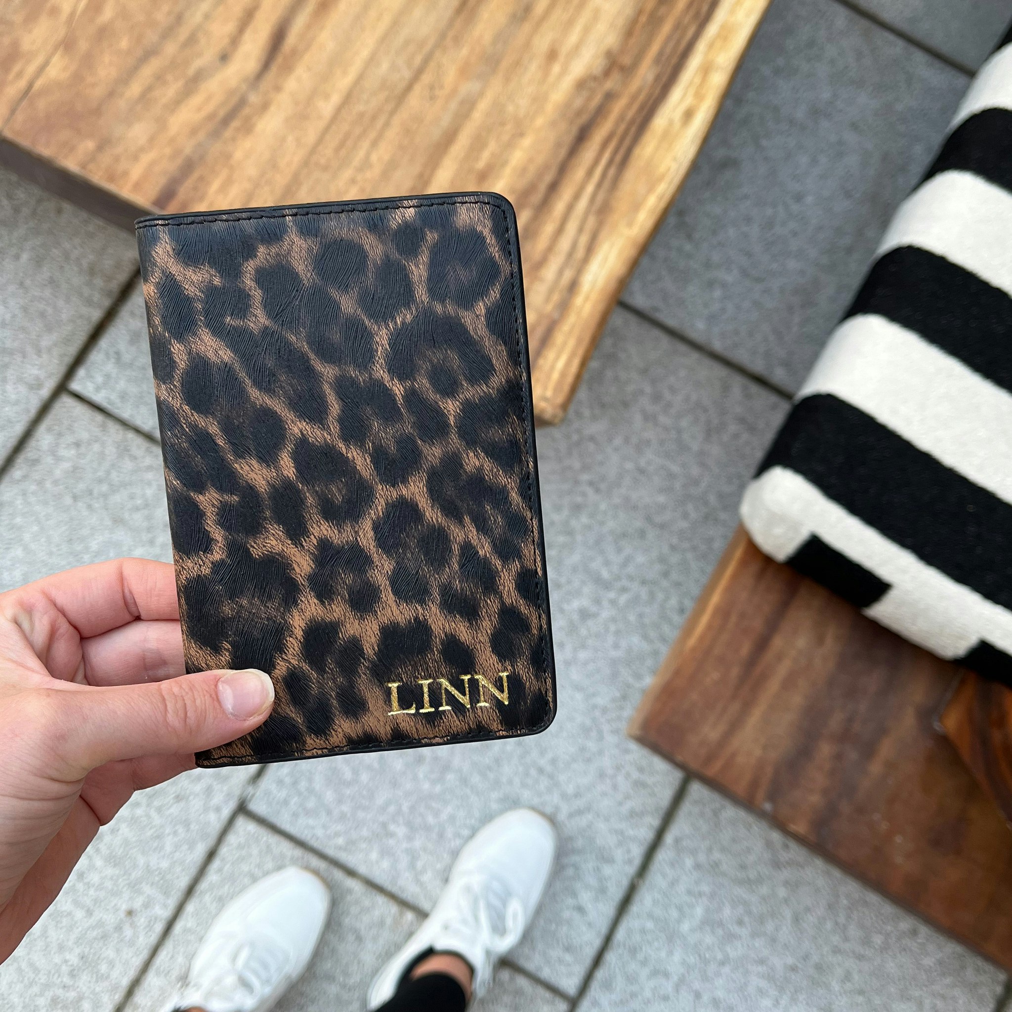 Leopard passfodral med gravyr