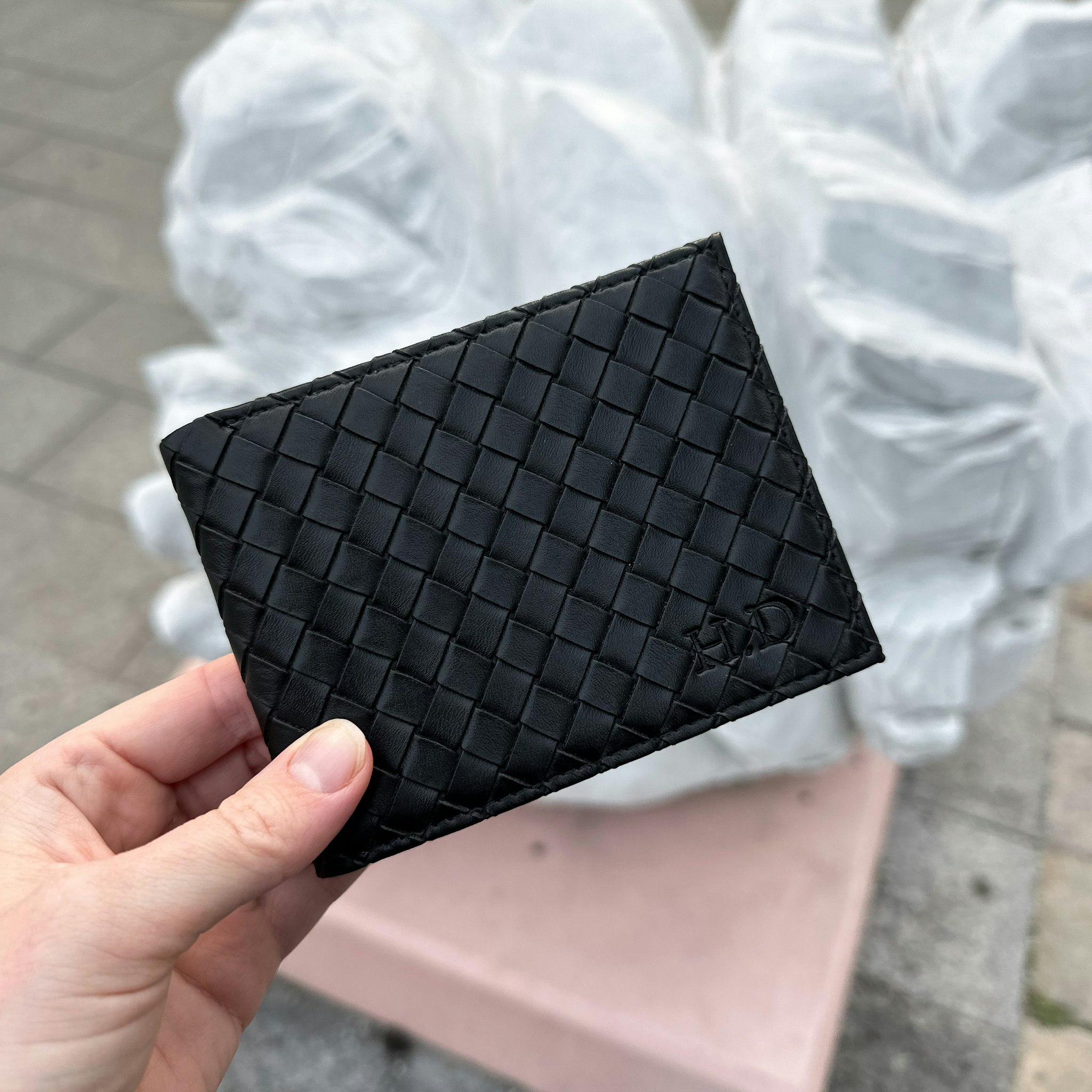 Svart flätad plånbok