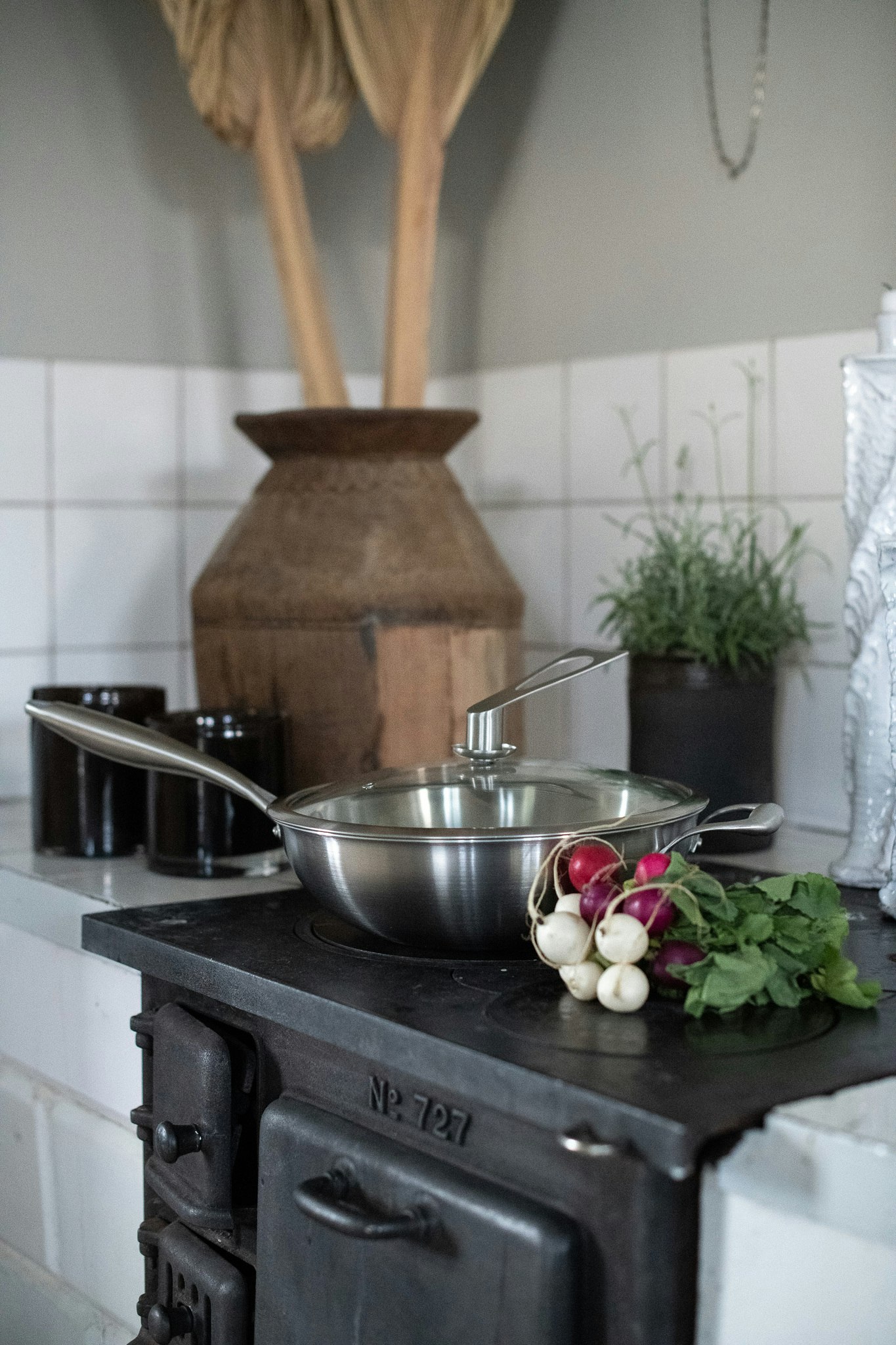 WOK-PFANNE MIT GLASDECKEL AUS EDELSTAHL VON JERNVERKET