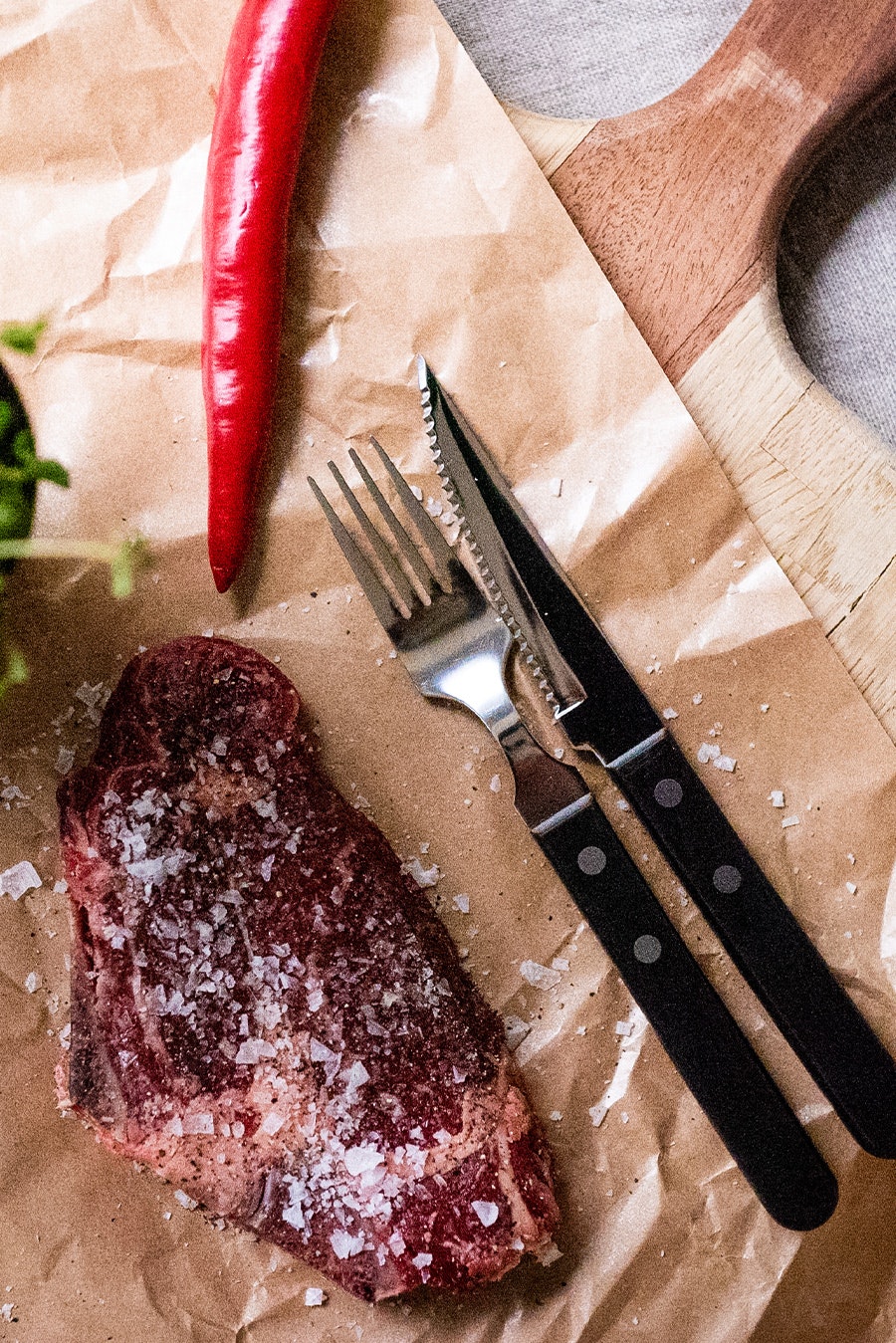 STILVOLLES GRILLBESTECK- UND MAHLWERK-SET VON JERNVERKET