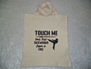 Handlenett taekwon-do jente
