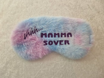 Mamma sover sovemaske