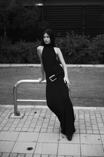 Neck dress black