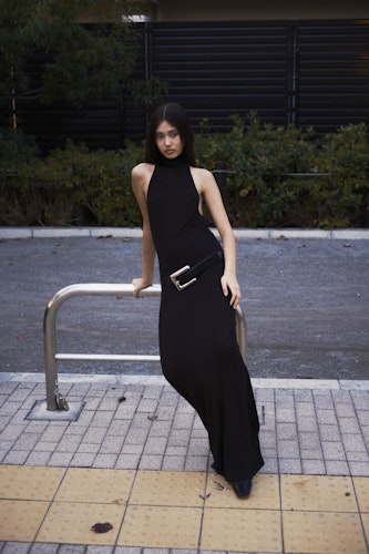 Neck dress black