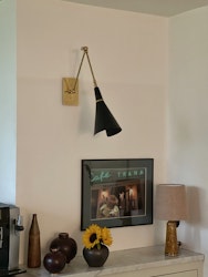 Stilnovo vägglampa i svart.