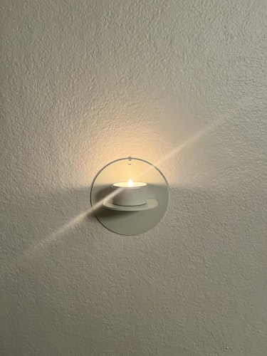 Vägghängd ljushållare Elis i Grå-Beige
