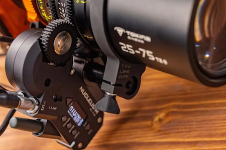 Ø95mm Lens Cuff with Alcantara® pouch and inserts to adapt to 92.5mm, 90mm and 87.5mm lens barrel diameters.