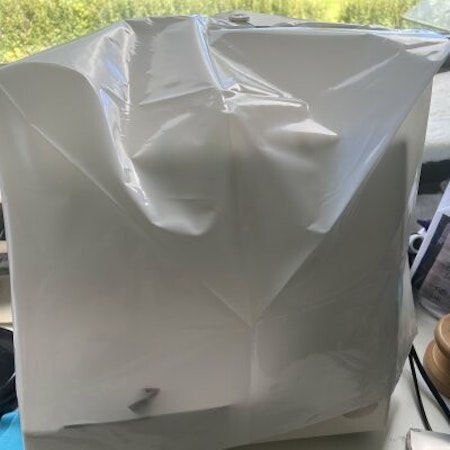 Huva till overlock-/covermaskin, plast