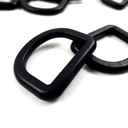 S688 D-ring plast 25 mm svart (100 st)