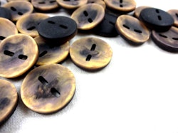 K338 Knapp 18 mm beige melerad (25 st)