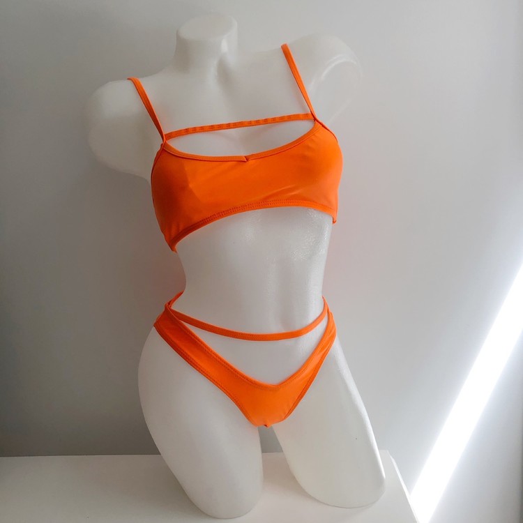 snygg sexig orange bikini perfekt för sommar 2021