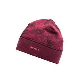 Devold Mössa Kvitegga Beanie Beetroot