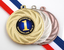 Medalj i storlek 50 mm med idrottsmotiv, band & text