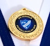 Medalj i storlek 40 mm med egen logo, band & text