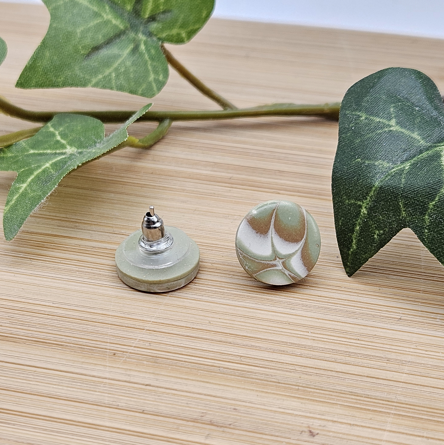 Gröna retrostuds