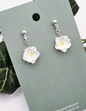 Små vita blommor