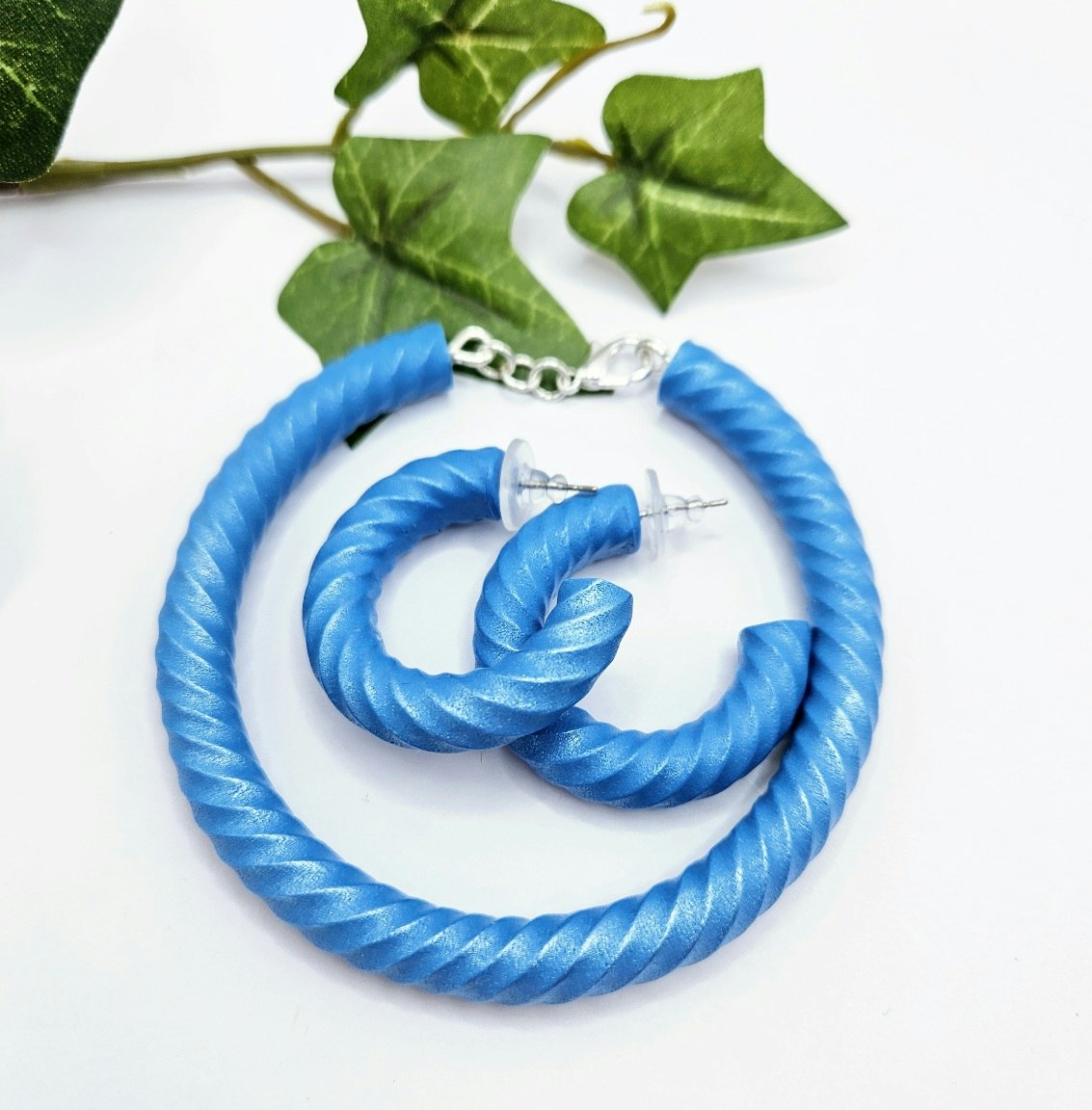Skimrande blått armband