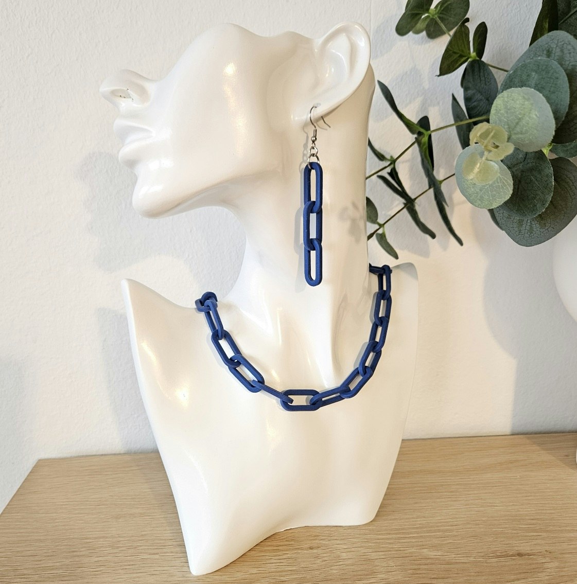 Mörkblått kedjehalsband