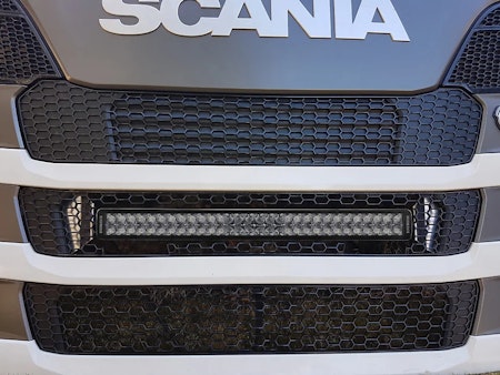 PT LED Extraljusramp rak (815 mm) ink monteringskit Scania R